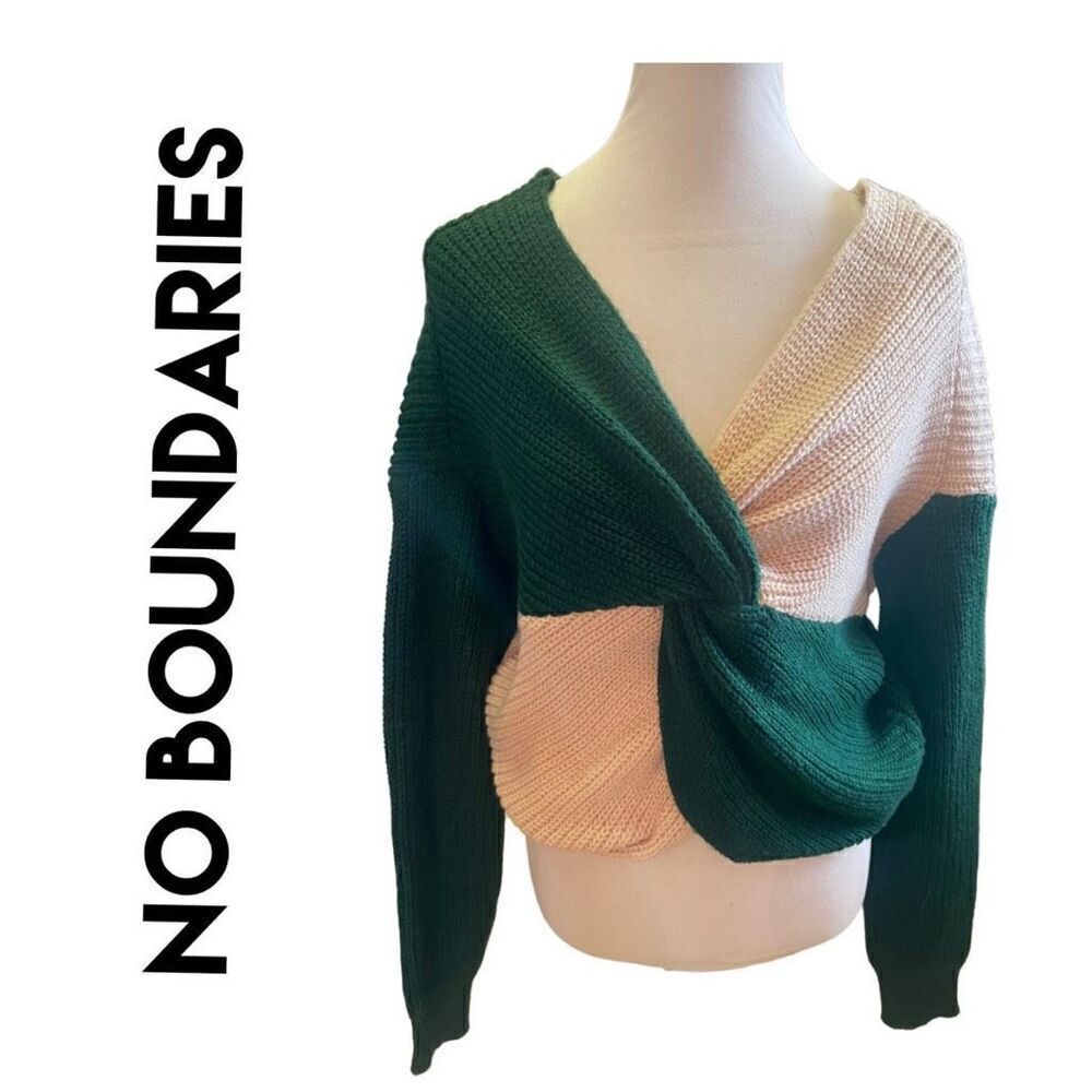 No Boundaries Green/Beige Color Block Knit Twist V-Neck Acrylic Cropped Long Sle